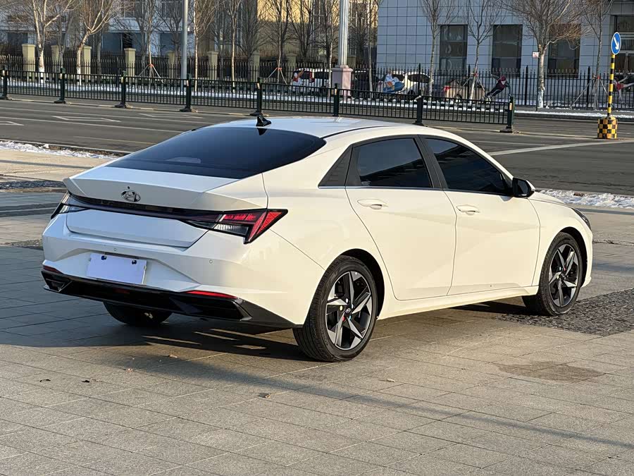 Hyundai Elantra 2021 immagine di auto #5