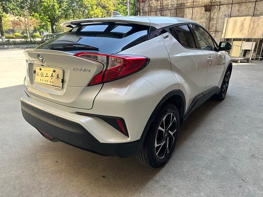 Toyota C-HR 2019 car image #5