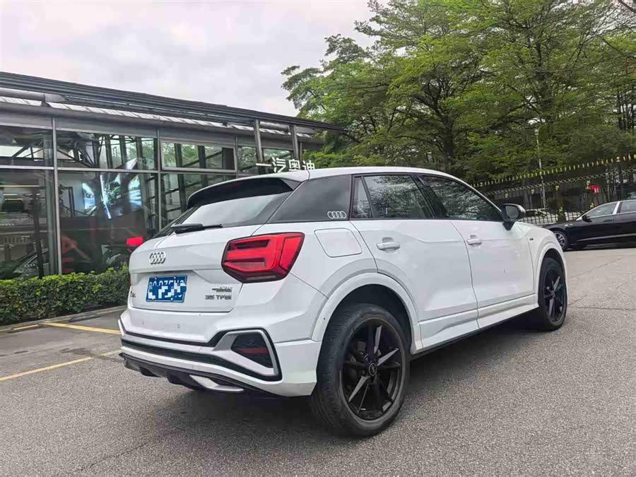 Audi Q2L 2024 صورة سيارة #5