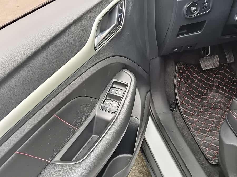 MG ZS 2017 #5 MG ZS 2017 car image #5