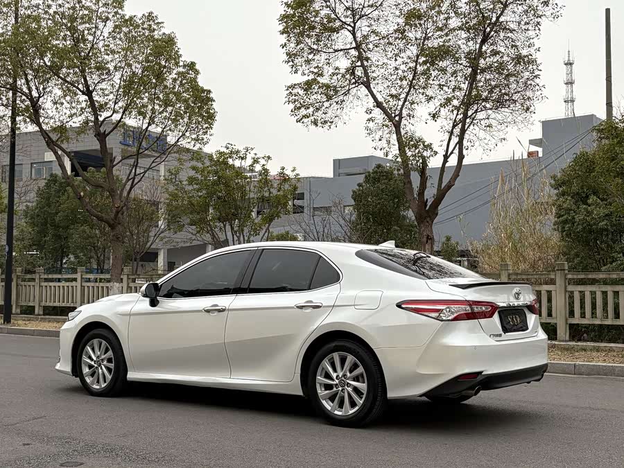 Toyota Camry 2022 car image #5