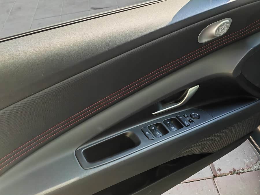 Hyundai Elantra 2023 immagine di auto #5