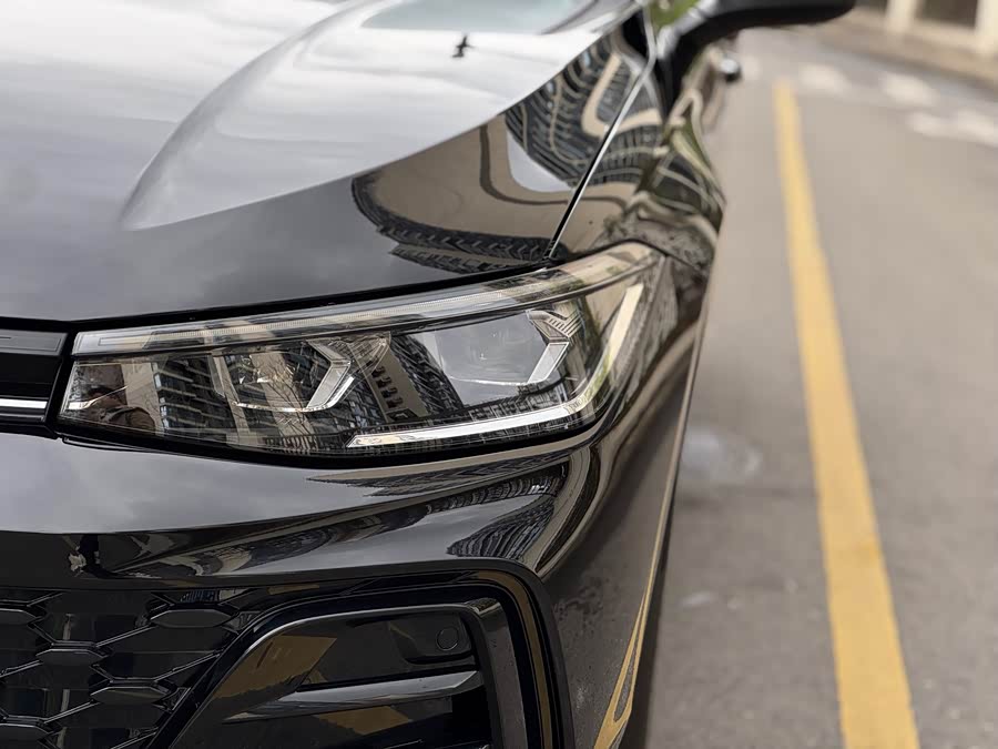 Volkswagen Passat 2025 car image #5