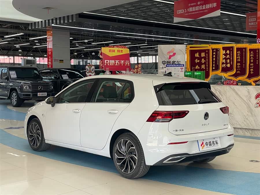Volkswagen Golf 2023 car image #5