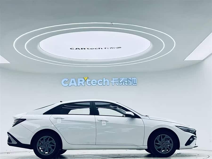 Hyundai Elantra imagen de coche #5