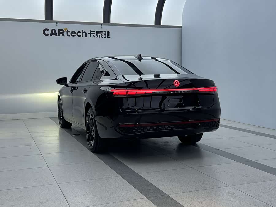 Volkswagen Passat 2025 car image #5