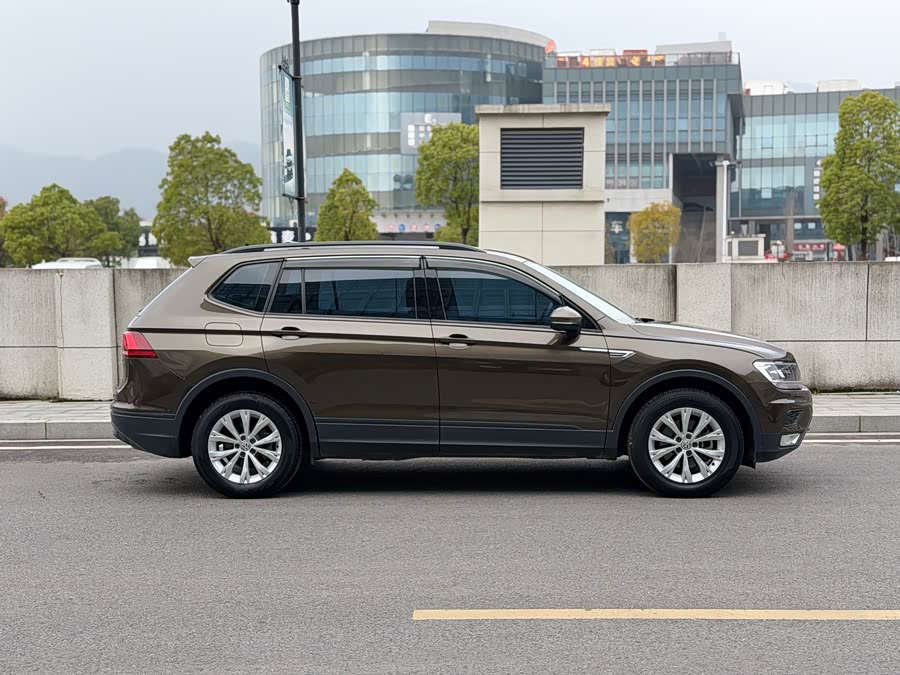 Volkswagen Tiguan L 2017 imagen de coche #5
