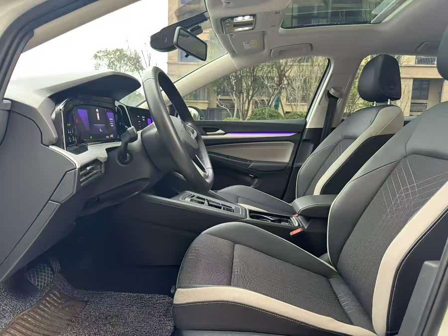 Volkswagen Golf 2023 car image #5