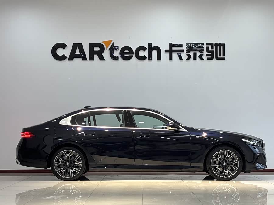 BMW 5 Series 2025 car image #5