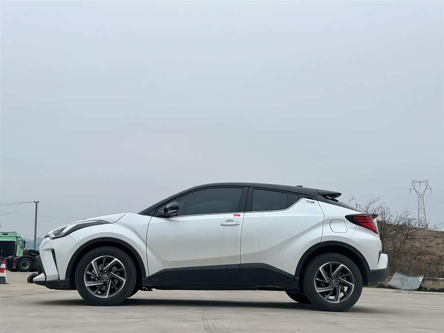 Toyota C-HR 2022 car image #5