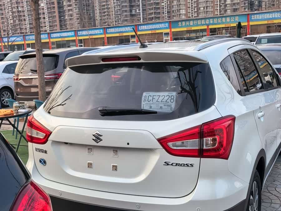 Suzuki SX4 S-CROSS 2018 imagem de carro #5