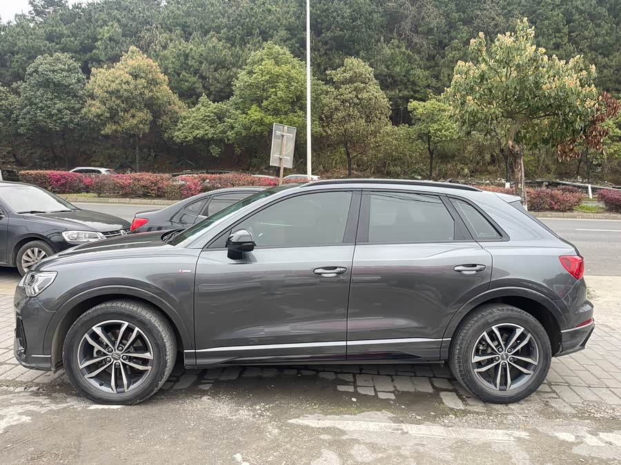 Audi Q3 2021 car image #5