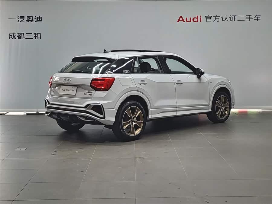 Audi Q2L 2024 صورة سيارة #5