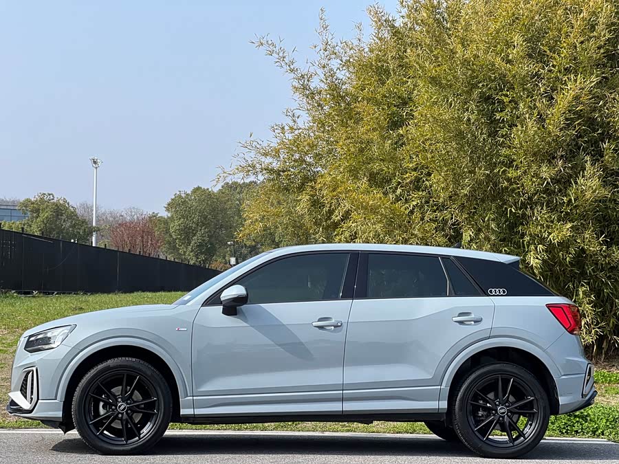 Audi Q2L 2023 صورة سيارة #5