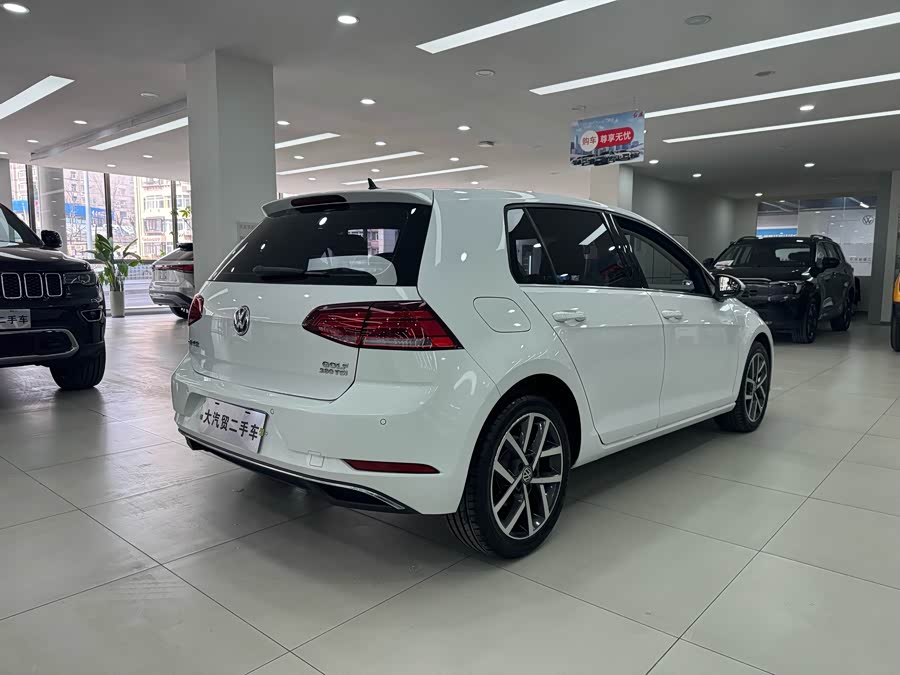 Volkswagen Golf 2020 car image #5