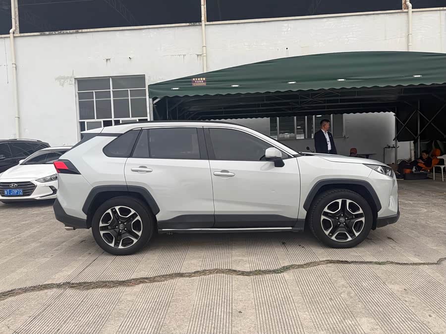 Toyota RAV4 2019 car image #5