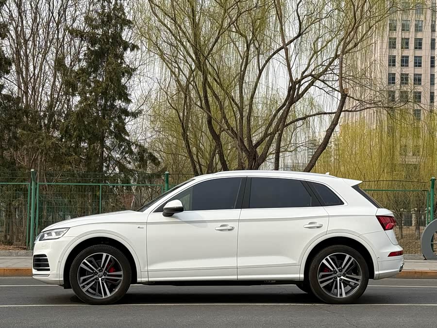 Audi Q5L 2020 صورة سيارة #5