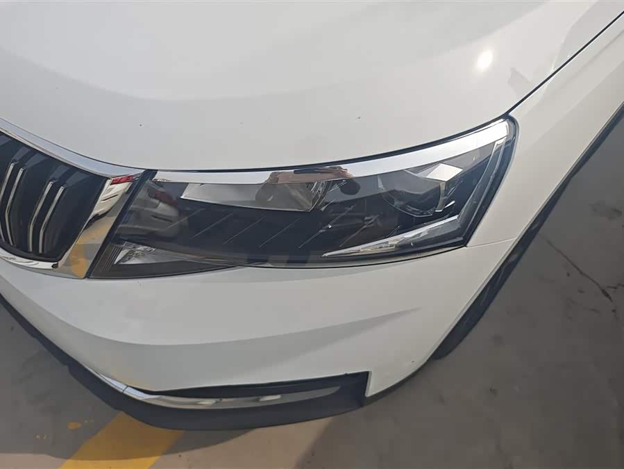 Skoda Kamiq 2023 imagen de coche #5