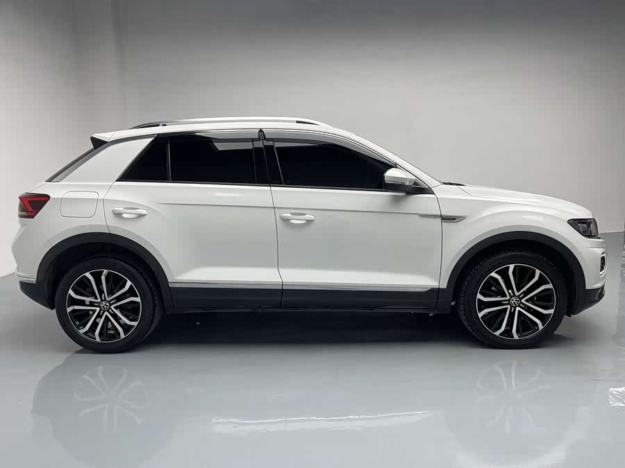 Volkswagen T-Roc 2022 car image #5