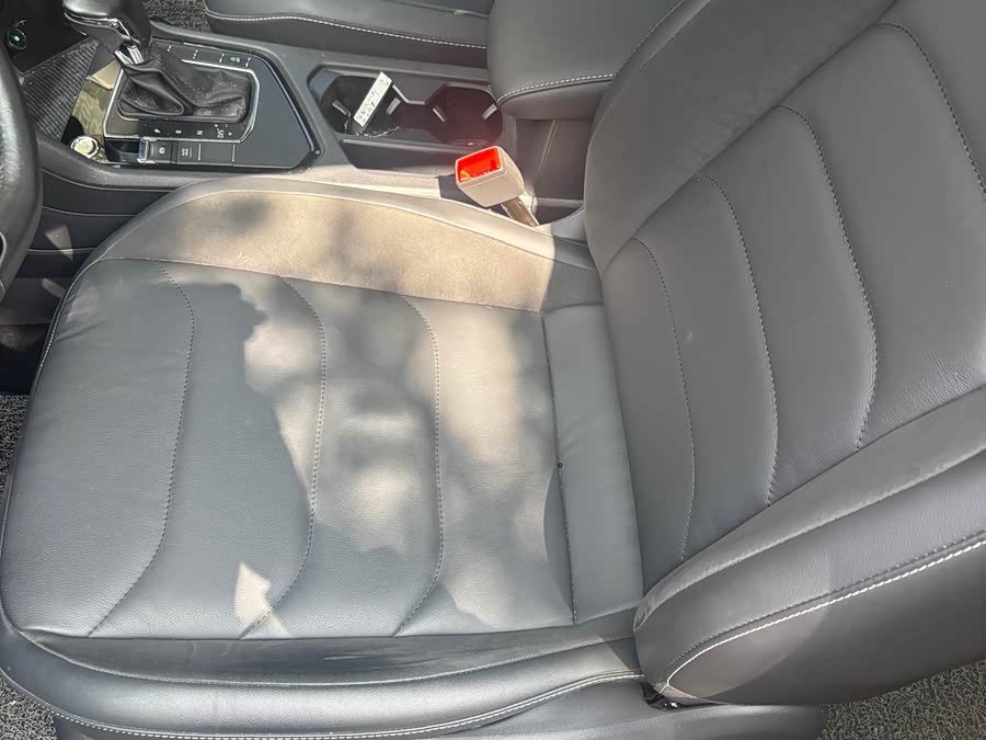 Volkswagen Tiguan L 2019 immagine di auto #5