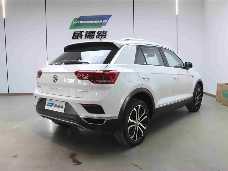 Volkswagen T-Roc 2020 car image #5