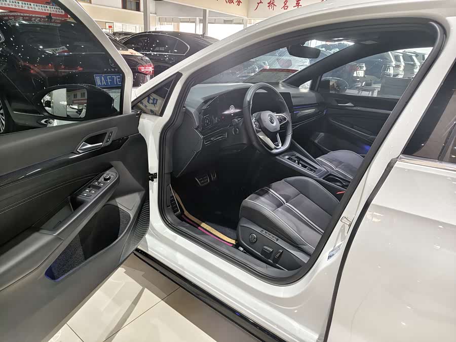 Volkswagen Golf 2022 car image #5