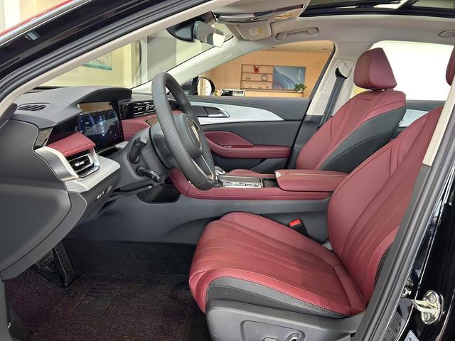 HongQi H5 PHEV 2025 #5 HongQi H5 PHEV 2025 car image #5