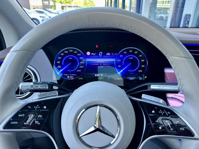 Mercedes-Benz EQS SUV 2023 car image #5