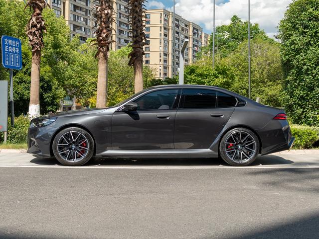 BMW M5 New Energy 2025 car image #5