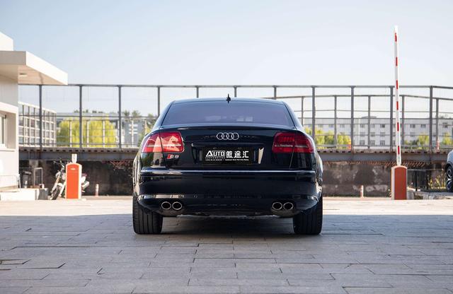 Audi S8 2009 car image #5