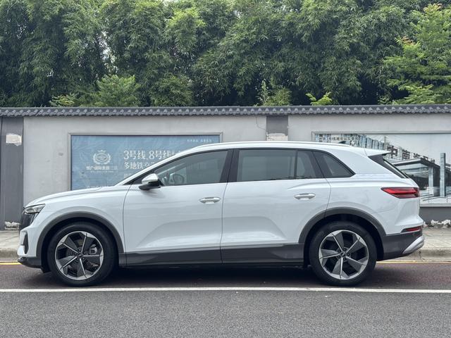 Audi Q5 e-tron 2024 #5 Audi Q5 e-tron 2024 صورة سيارة #5