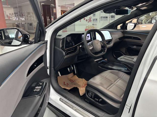 HongQi EH7 2025 #5 HongQi EH7 2025 car image #5