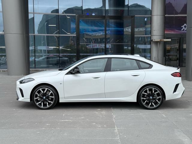 BMW 2 Series 2025 #5 BMW 2 Series 2025 car image #5