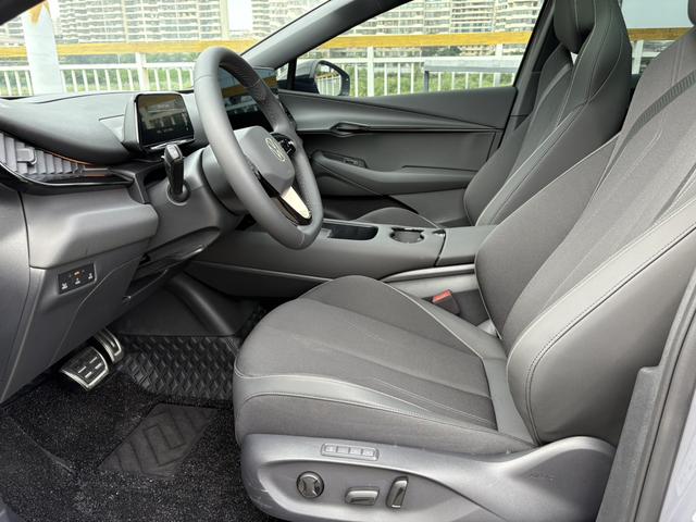 Volkswagen ID.UNYX 06 2025 car image #5