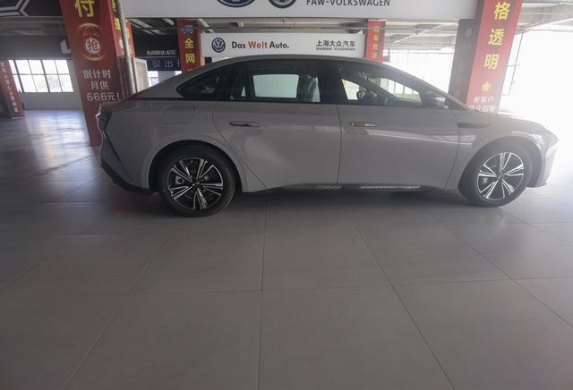 HongQi EH7 2025 #5 HongQi EH7 2025 car image #5