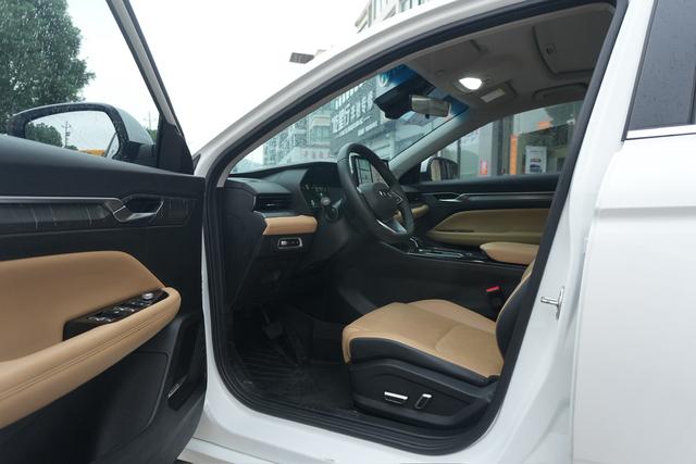 GEELY Emgrand L HiP 2024 immagine di auto #5