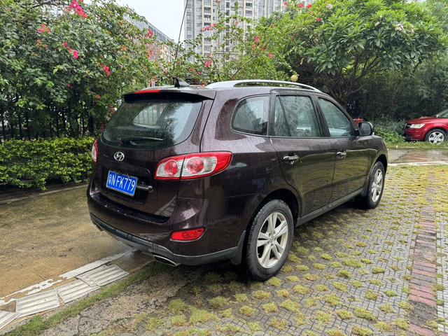 Hyundai Santa Fe Classic 2010 car image #5