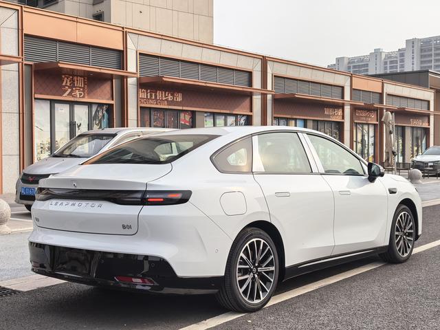 零跑汽车 零跑B01 2025 汽车图片 #5