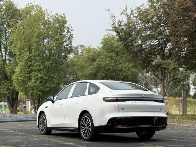 零跑汽车 零跑B01 汽车图片 #5