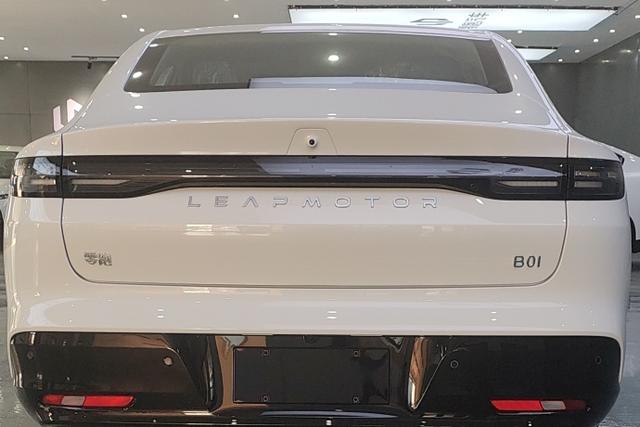 零跑汽车 零跑B01 2025 汽车图片 #5
