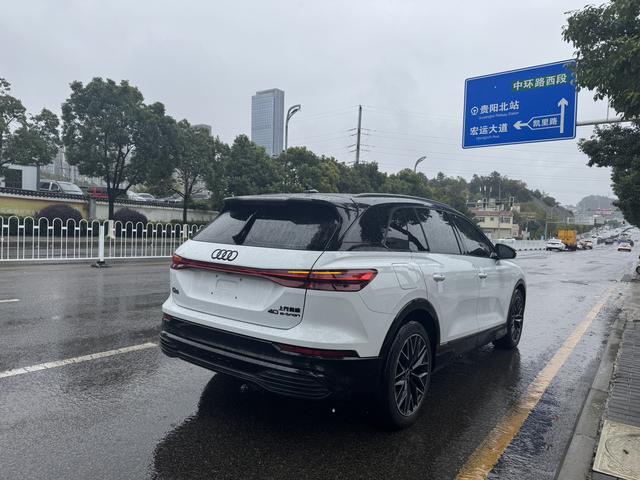 Audi Q5 e-tron 2023 immagine di auto #5