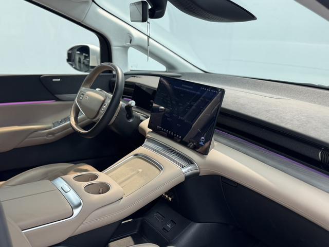 Xpeng X9 2024 immagine di auto #5