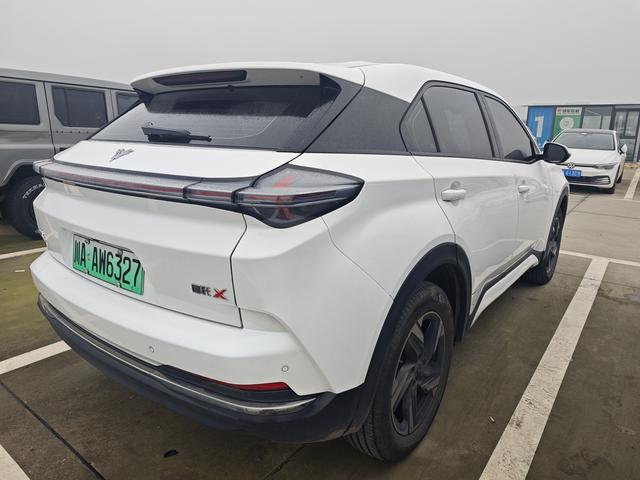 哪吒汽车 哪吒X 2023 汽车图片 #5