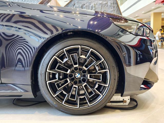 BMW M5 New Energy car image #5