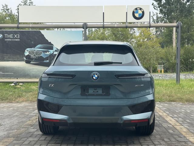 BMW iX car image #5