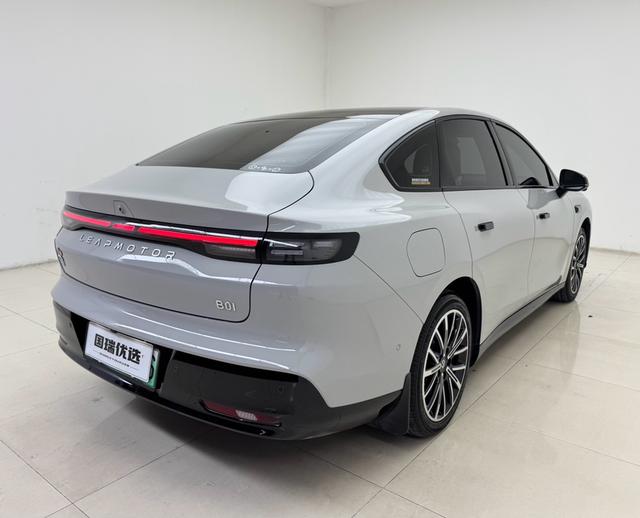 零跑汽车 零跑B01 2025 汽车图片 #5