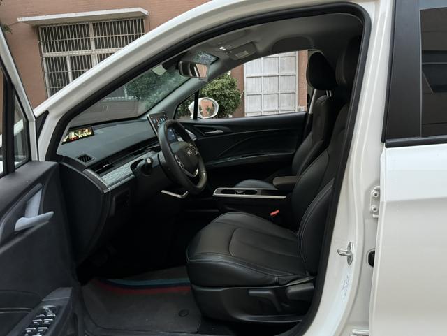 哪吒汽车 哪吒AYA 2023 汽车图片 #5