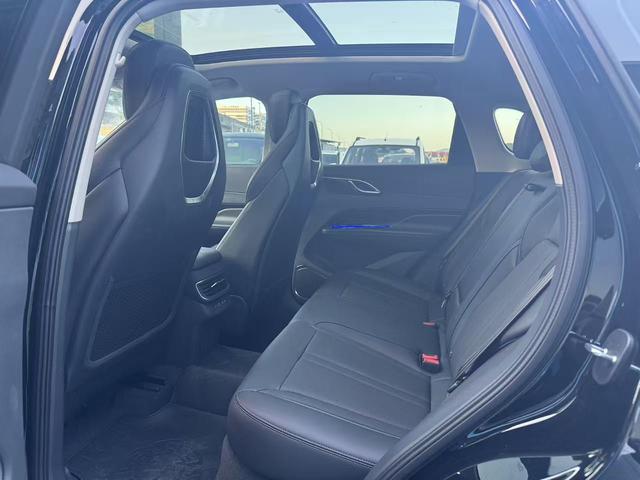 HongQi HS3 PHEV 2025 car image #5