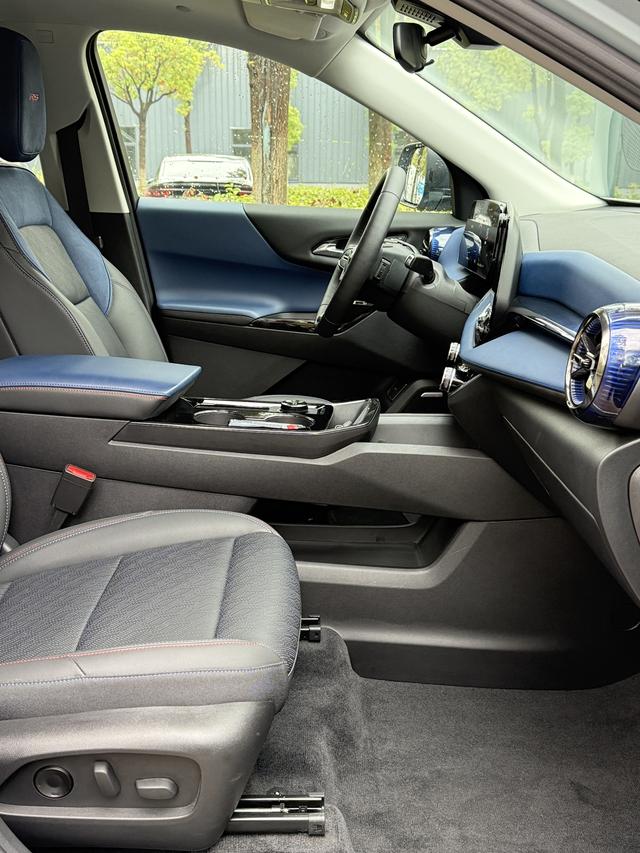 Chevrolet Equinox Plus 2025 #5 Chevrolet Equinox Plus 2025 car image #5