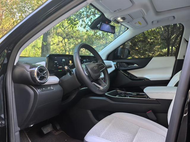 Chevrolet Equinox Plus 2024 car image #5